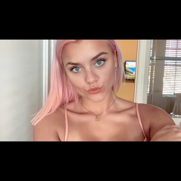 Meet your Posher, Sarah - Picture 1 of 1